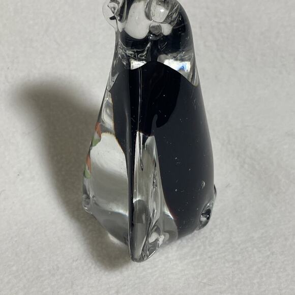 Penguin Art Glass Figurine Hand blown Vintage-Black/ Clear with Colorful Fish - Picture 4 of 9